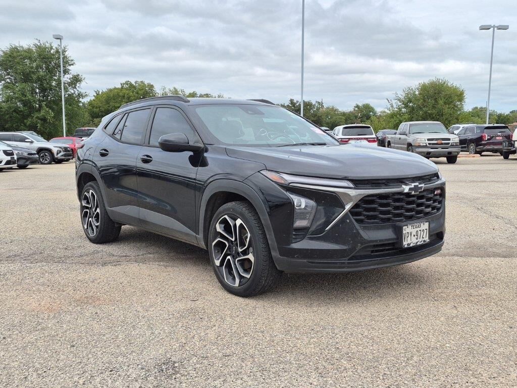 2025 Chevrolet Trax RS — photo 1 of 13