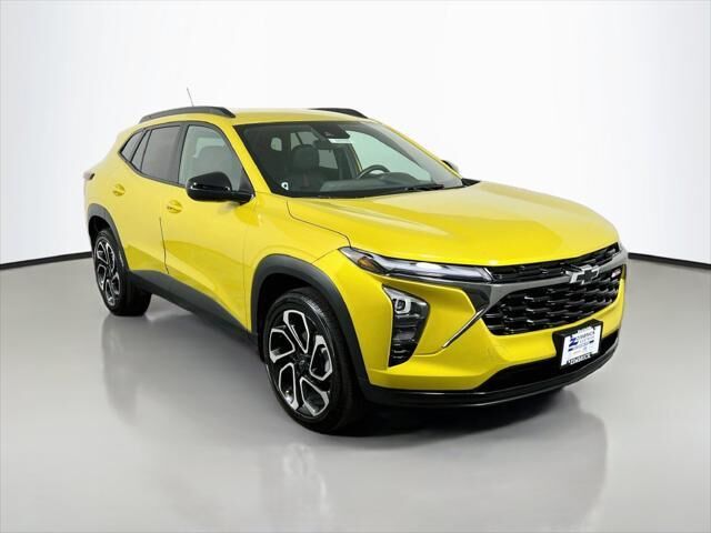 2025 Chevrolet Trax RS — photo 1 of 13
