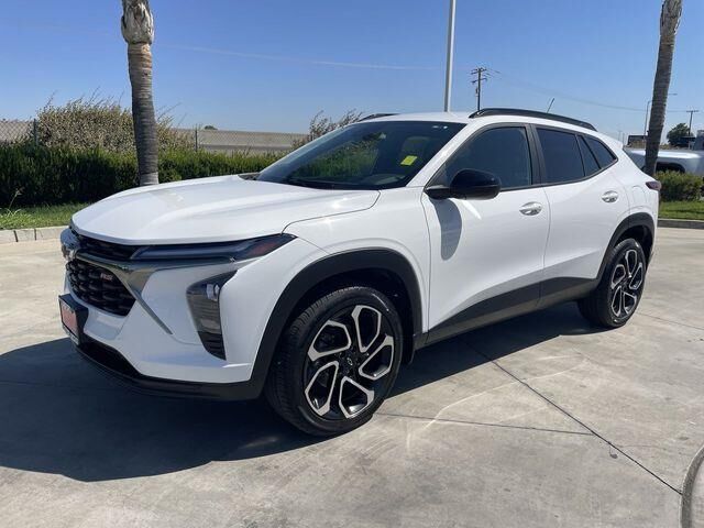 2025 Chevrolet Trax RS — photo 1 of 13