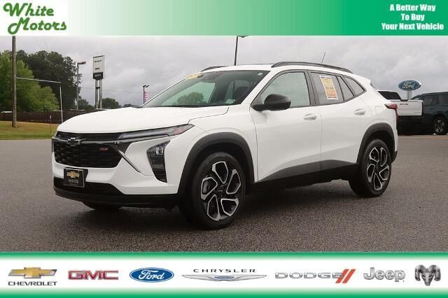 2025 Chevrolet Trax RS — photo 1 of 39