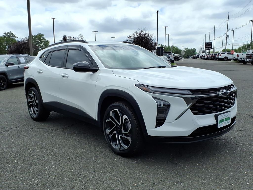 2025 Chevrolet Trax 2RS — photo 1 of 13