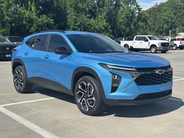 2025 Chevrolet Trax RS — photo 1 of 13
