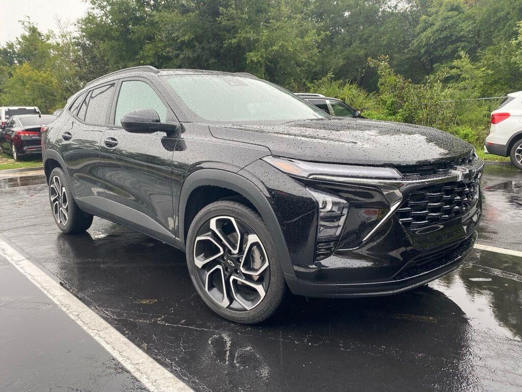 2025 Chevrolet Trax RS — photo 1 of 26