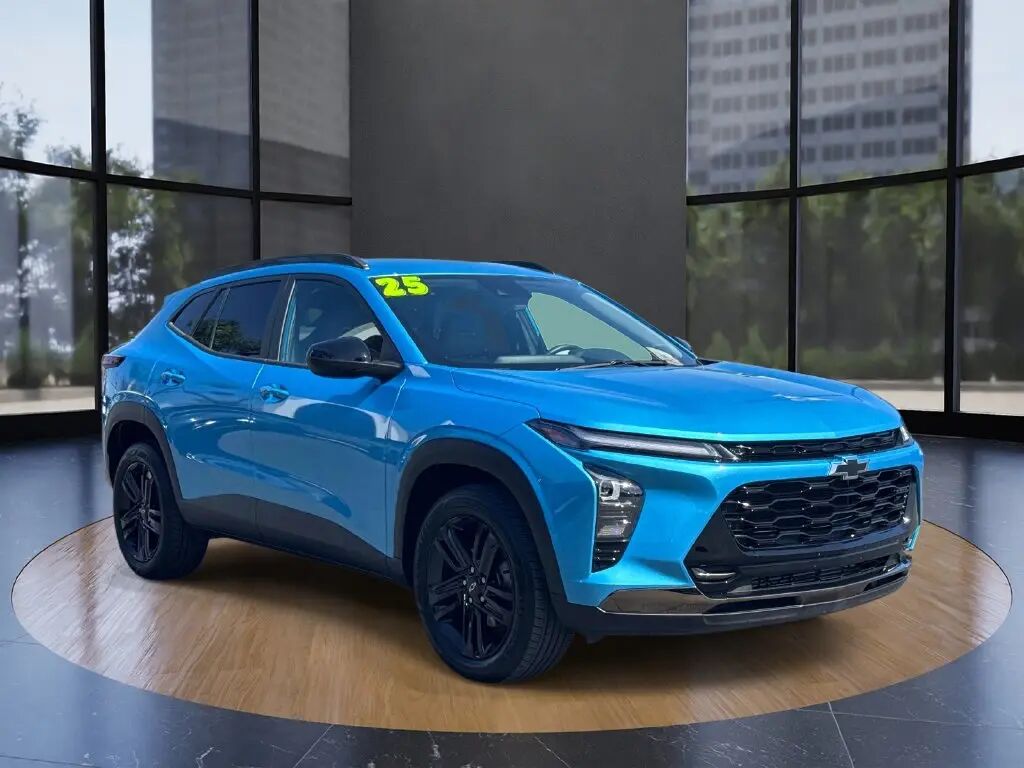 2025 Chevrolet Trax ACTIV — photo 1 of 13