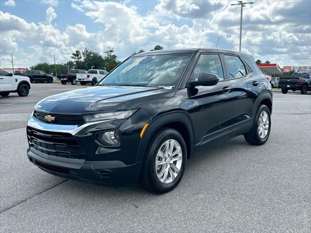 2021 Chevrolet Trailblazer LS — photo 1 of 13