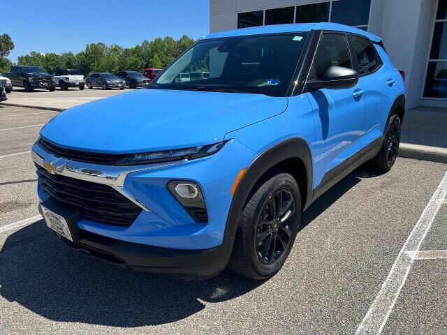 2024 Chevrolet Trailblazer LS — photo 1 of 13