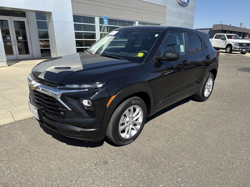 2024 Chevrolet Trailblazer LS — photo 1 of 13