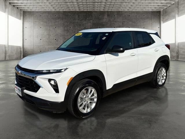 2024 Chevrolet Trailblazer LS — photo 1 of 26