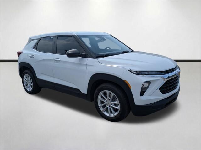 2025 Chevrolet Trailblazer LS — photo 1 of 13
