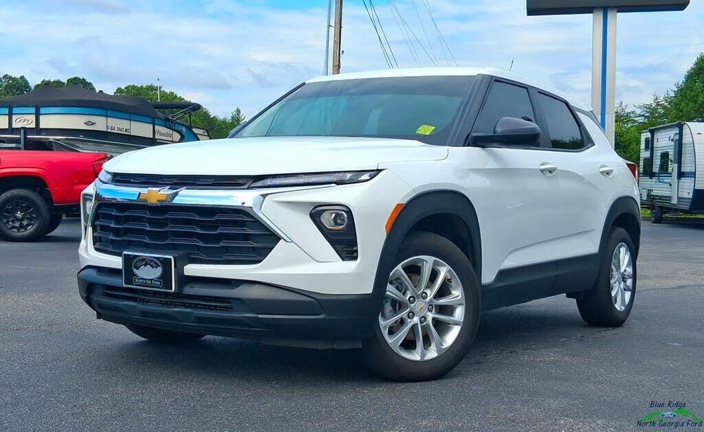 2025 Chevrolet Trailblazer LS — photo 1 of 2