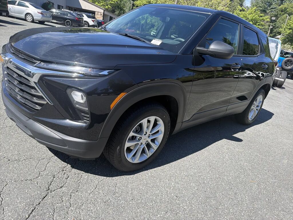2024 Chevrolet Trailblazer LS — photo 1 of 26