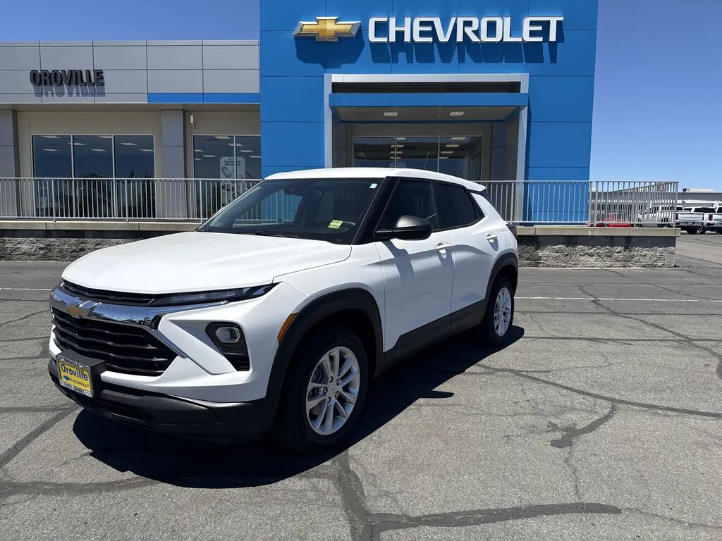 2025 Chevrolet Trailblazer LS — photo 1 of 39