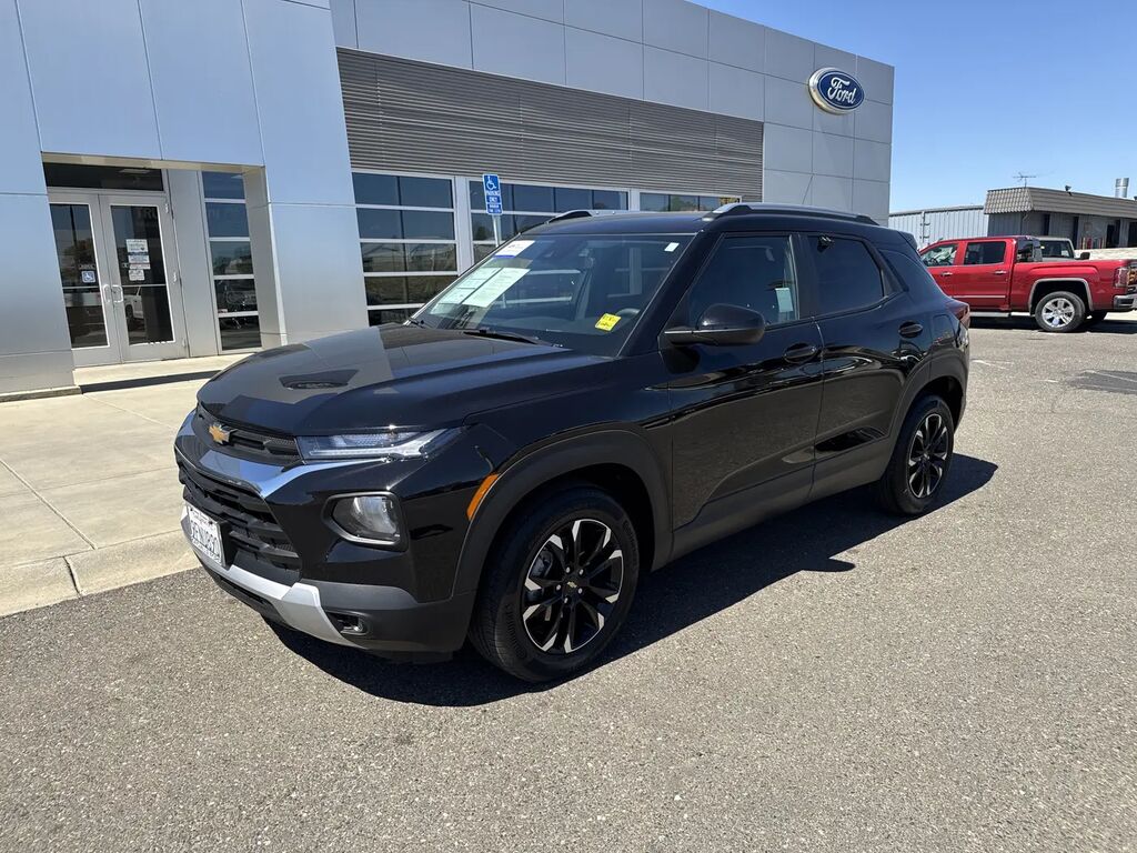 2023 Chevrolet Trailblazer LT — photo 1 of 13
