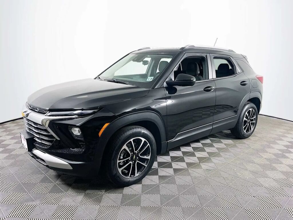 2024 Chevrolet Trailblazer LT — photo 1 of 13