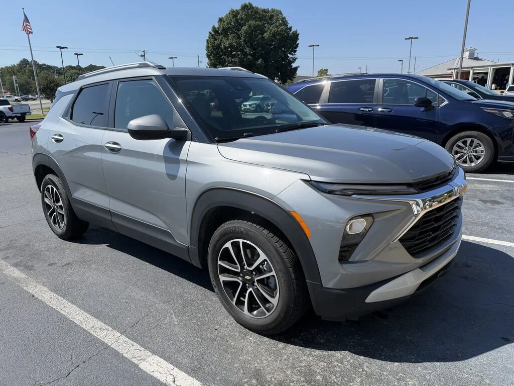 2025 Chevrolet Trailblazer LT — photo 1 of 9