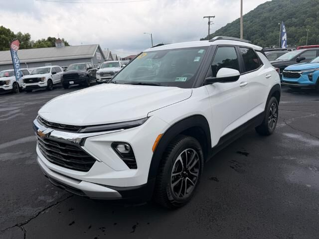 2024 Chevrolet Trailblazer LT — photo 1 of 13