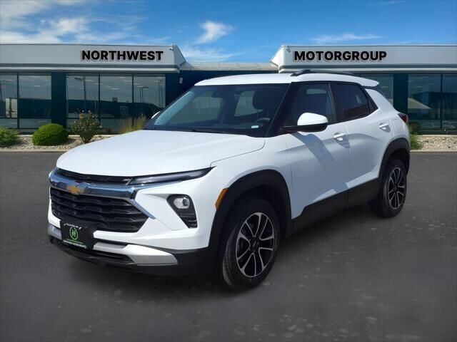 2025 Chevrolet Trailblazer LT — photo 1 of 39