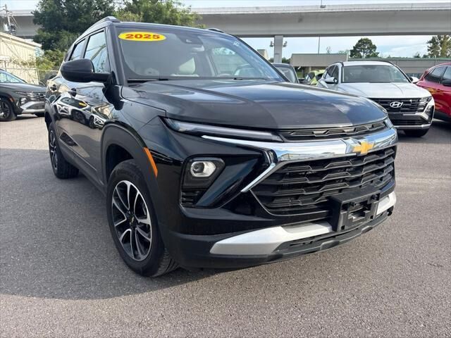 2025 Chevrolet Trailblazer LT — photo 1 of 13