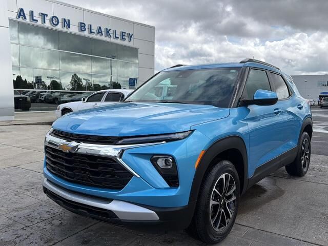 2025 Chevrolet Trailblazer LT — photo 1 of 12