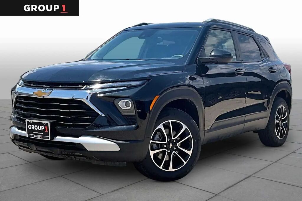 2025 Chevrolet Trailblazer LT — photo 1 of 37
