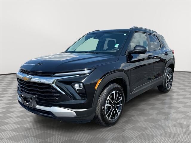 2025 Chevrolet Trailblazer LT — photo 1 of 15