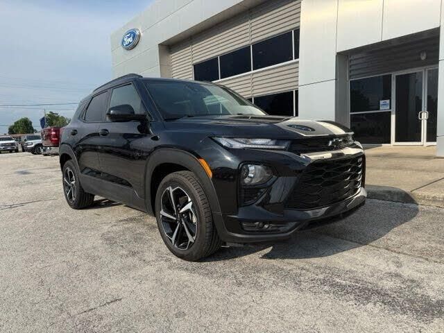 2023 Chevrolet Trailblazer RS — photo 1 of 15