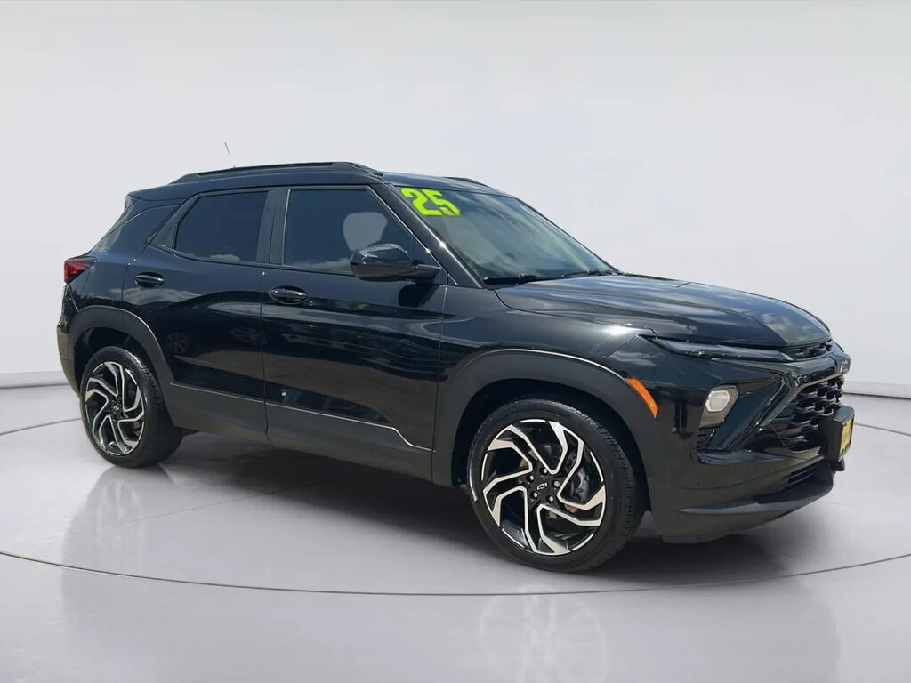 2025 Chevrolet Trailblazer RS — photo 1 of 14