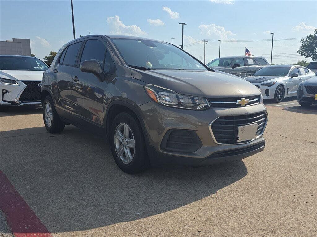 2020 Chevrolet Trax LS — photo 1 of 2