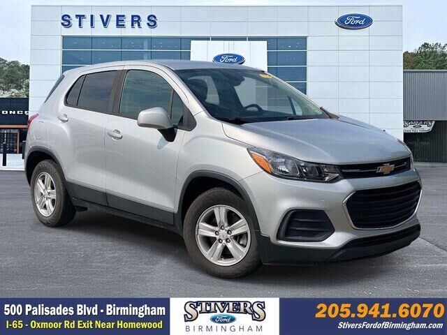 2021 Chevrolet Trax LS — photo 1 of 26