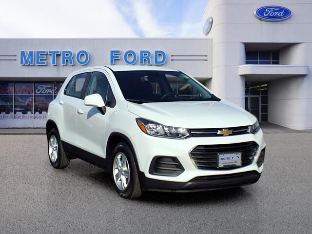 2020 Chevrolet Trax LS — photo 1 of 26