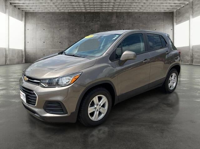 2020 Chevrolet Trax LS — photo 1 of 26