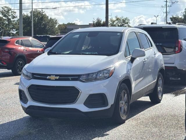 2022 Chevrolet Trax LS — photo 1 of 26