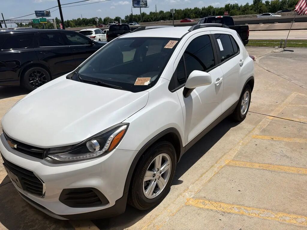 2021 Chevrolet Trax LT — photo 1 of 28