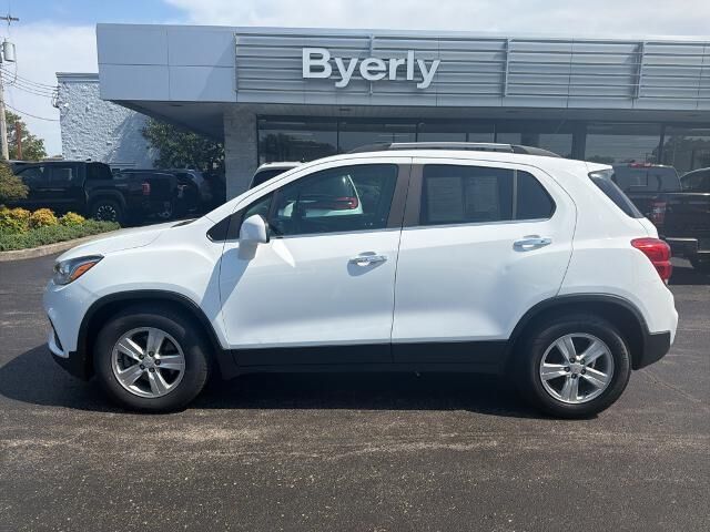 2020 Chevrolet Trax LT — photo 1 of 39