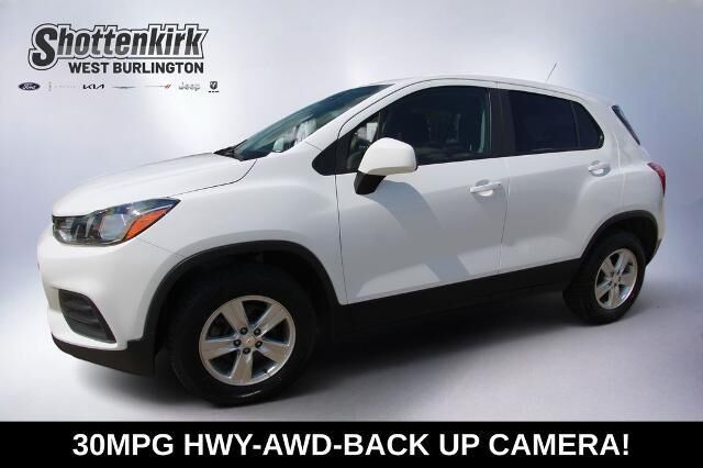 2022 Chevrolet Trax LS — photo 1 of 27