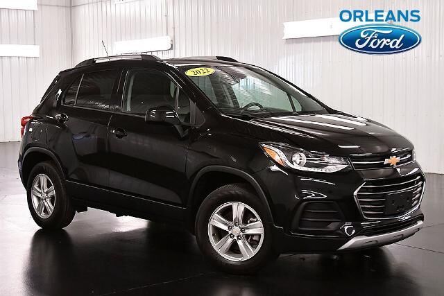 2022 Chevrolet Trax LT — photo 1 of 13