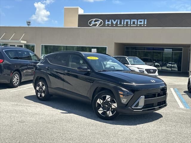 2025 Hyundai KONA SEL — photo 1 of 13