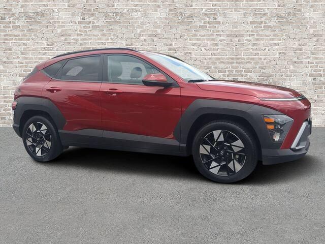 2025 Hyundai KONA SEL — photo 1 of 8