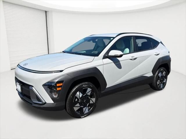 2025 Hyundai KONA SEL — photo 1 of 13