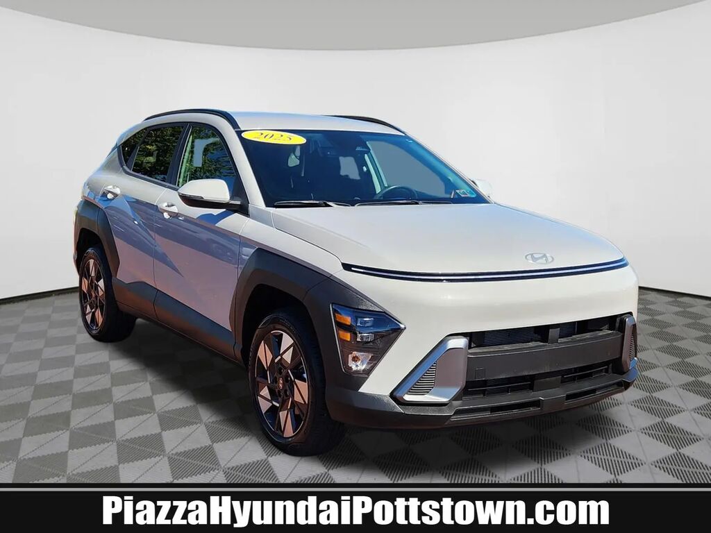 2025 Hyundai KONA SEL Convenience — photo 1 of 13