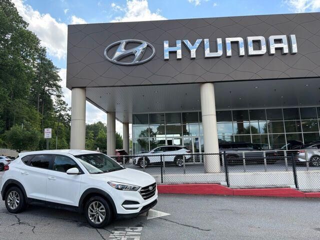 2016 Hyundai TUCSON SE — photo 1 of 10