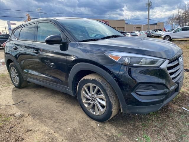2018 Hyundai TUCSON SE — photo 1 of 2