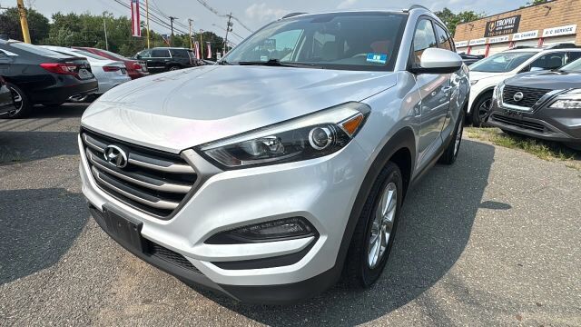 2016 Hyundai Tucson SE — photo 1 of 8