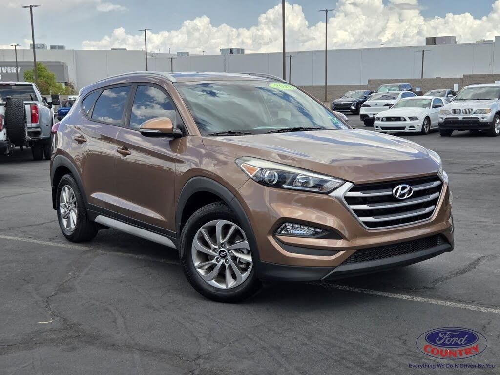 2017 Hyundai TUCSON SE Plus — photo 1 of 2
