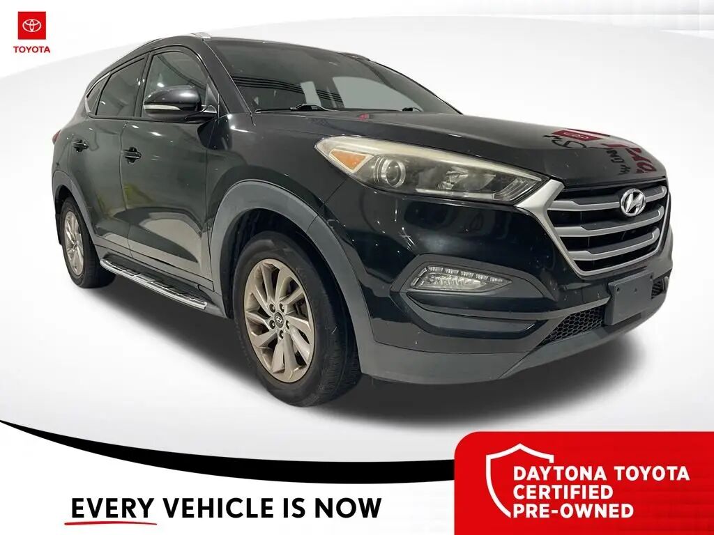 2017 Hyundai TUCSON SE Plus — photo 1 of 9