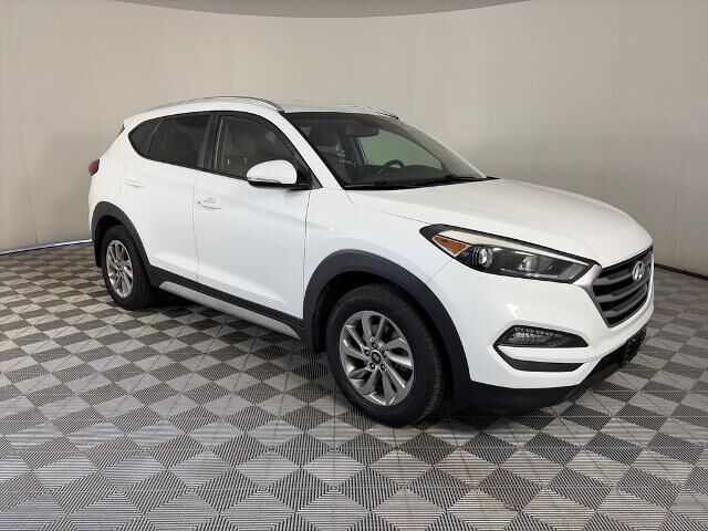2017 Hyundai TUCSON SE Plus — photo 1 of 13