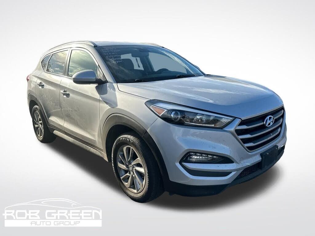 2017 Hyundai TUCSON SE — photo 1 of 3