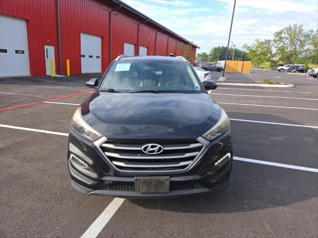 2017 Hyundai TUCSON SE — photo 1 of 11