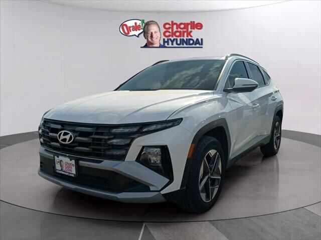 2025 Hyundai TUCSON Hybrid SEL Convenience — photo 1 of 10
