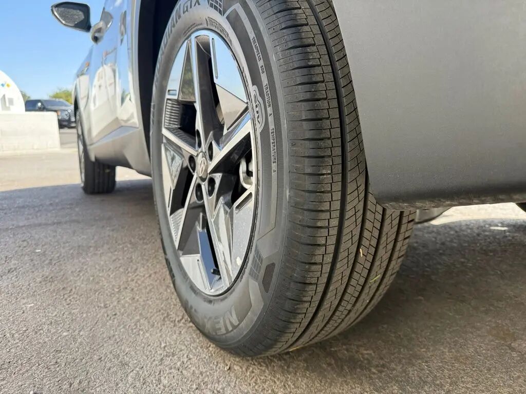 2025 Hyundai TUCSON Hybrid SEL Convenience — photo 1 of 29